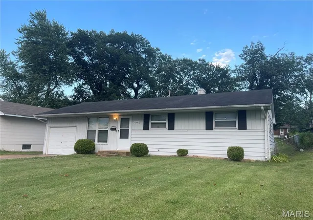 Photo 2 of Single family home for sale at 10506 Spring Garden Dr, Saint Louis, MO 63137 | MLS# MIS26064734 | Listing updated on 2026-10-09