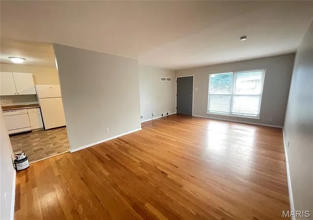 Photo 3 of Single family home for sale at 10506 Spring Garden Dr, Saint Louis, MO 63137 | MLS# MIS26064734 | Listing updated on 2026-10-09