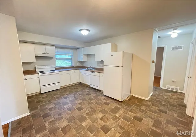 Photo 4 of Single family home for sale at 10506 Spring Garden Dr, Saint Louis, MO 63137 | MLS# MIS26064734 | Listing updated on 2026-10-09