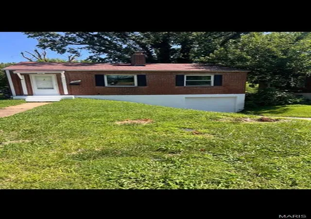 Single family home for sale at 1965 Park Ln, Saint Louis, MO 63136 | MLS# MIS26064735