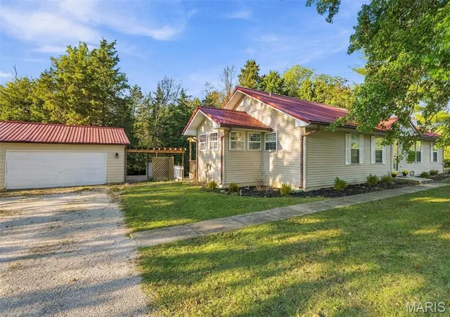 Photo 2 of Single family home for sale at 10341 Rose Ln, Foristell, MO 63348 | MLS# MIS26064739 | Listing updated on 2026-10-21