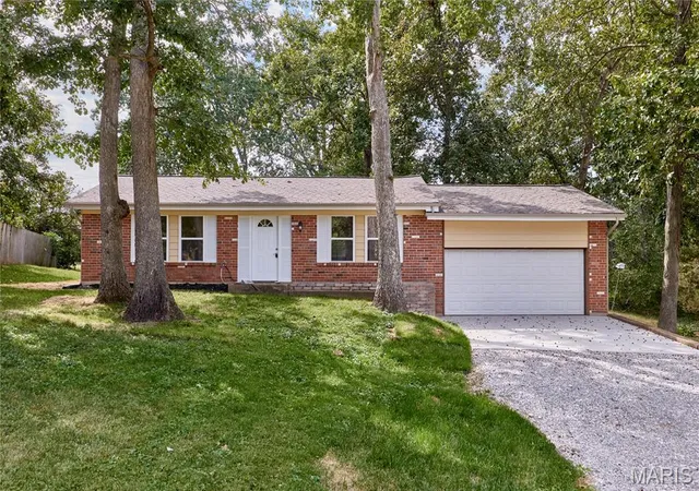 Photo 2 of Single family home for sale at 408 Raymond Dr, O Fallon, MO 63366 | MLS# MIS26064746 | Listing updated on 2026-10-08
