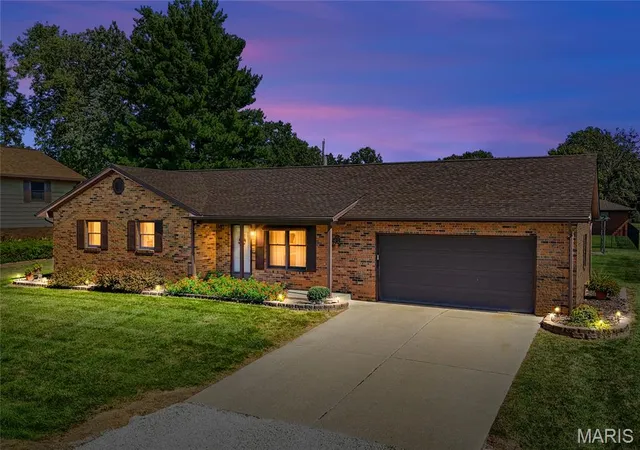 Photo 1 of Single family home for sale at 2 Carol Dr, Waterloo, IL 62298 | MLS# MIS26064747 | Listing updated on 2026-10-12