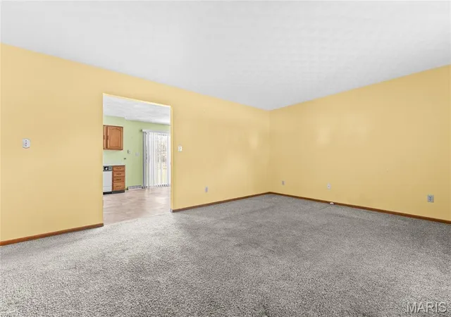 Photo 3 of Single family home for sale at 2 Carol Dr, Waterloo, IL 62298 | MLS# MIS26064747 | Listing updated on 2026-10-12