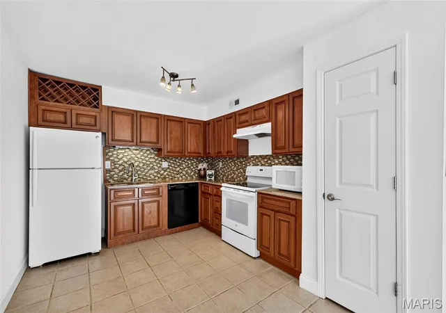 Photo 4 of Condo for sale at 12818 Portulaca Dr #I, Saint Louis, MO 63146 | MLS# MIS26064759 | Listing updated on 2026-10-22