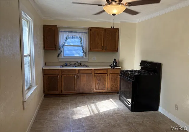 Photo 3 of Sale Pending at 2918 Sanford Ave, Alton, IL 62002 | MLS# MIS26064760 | Listing updated on 2026-10-20