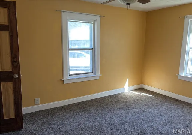 Photo 4 of Sale Pending at 2918 Sanford Ave, Alton, IL 62002 | MLS# MIS26064760 | Listing updated on 2026-10-20