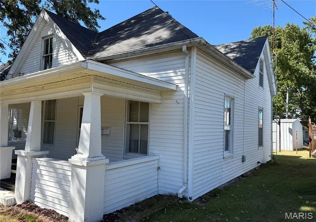 Photo 2 of Sale Pending at 811 Valley St, Chester, IL 62233 | MLS# MIS26064767 | Listing updated on 2026-10-09