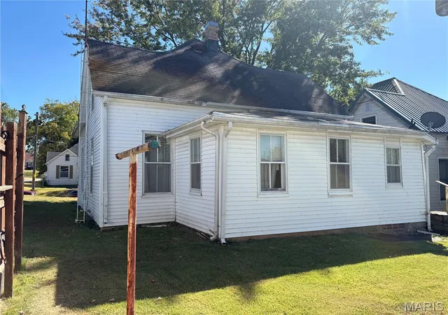 Photo 3 of Sale Pending at 811 Valley St, Chester, IL 62233 | MLS# MIS26064767 | Listing updated on 2026-10-09