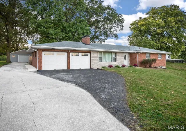 Photo 1 of Single family home for sale at 1807 N Keebler Ave, Collinsville, IL 62234 | MLS# MIS26064768 | Listing updated on 2026-10-10