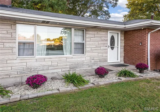 Photo 2 of Single family home for sale at 1807 N Keebler Ave, Collinsville, IL 62234 | MLS# MIS26064768 | Listing updated on 2026-10-10