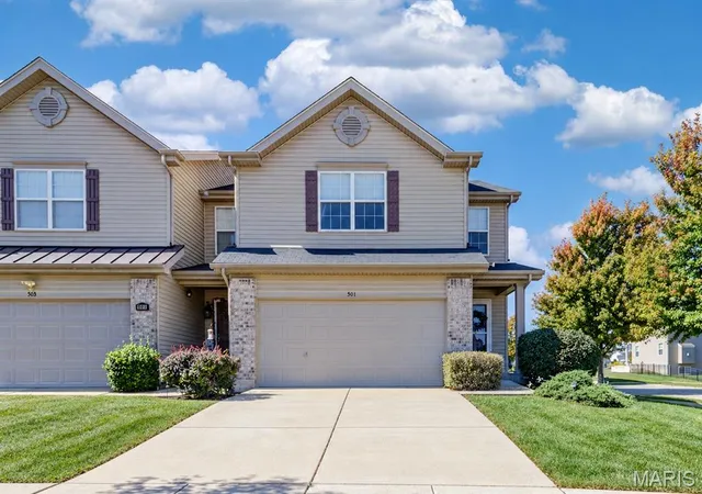 Townhouse for sale at 501 Country Cir Dr, Lake Saint Louis, MO 63367 | MLS# MIS26064769