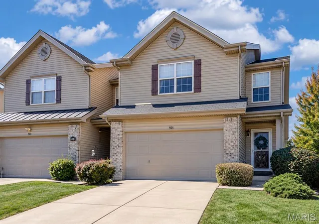 Photo 2 of Townhouse for sale at 501 Country Cir Dr, Lake Saint Louis, MO 63367 | MLS# MIS26064769 | Listing updated on 2026-10-08
