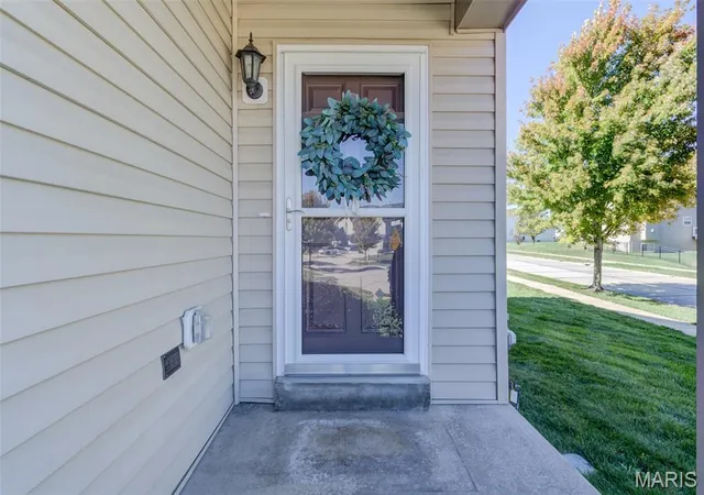Photo 3 of Townhouse for sale at 501 Country Cir Dr, Lake Saint Louis, MO 63367 | MLS# MIS26064769 | Listing updated on 2026-10-08