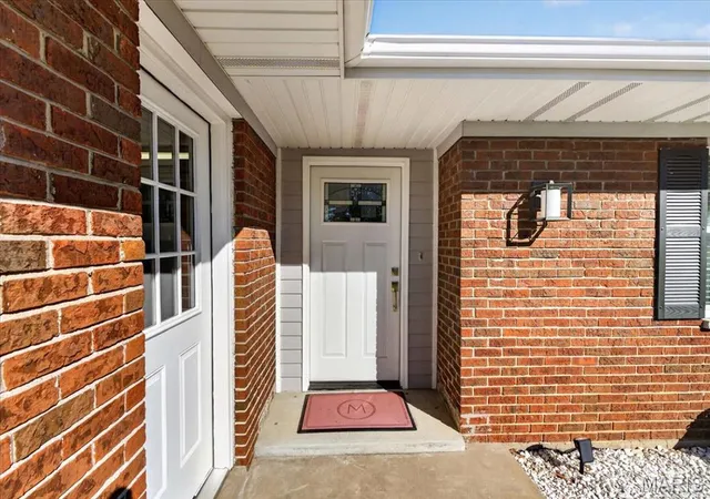 Photo 3 of Sale Pending at 927 Country Hvn Dr, Imperial, MO 63052 | MLS# MIS26064771 | Listing updated on 2026-10-21