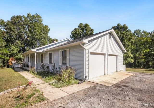 Photo 3 of Single family home for sale at 230 N Bernhardt Ave, Gerald, MO 63037 | MLS# MIS26064776 | Listing updated on 2026-10-09