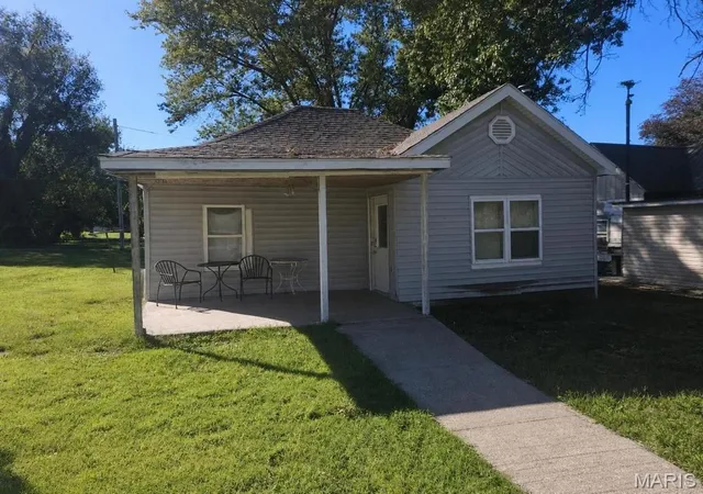 Photo 1 of Single family home for sale at 417 N Engineer Ave, Sedalia, MO 65301 | MLS# MIS26064785 | Listing updated on 2026-10-07