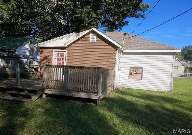 Photo 3 of Single family home for sale at 417 N Engineer Ave, Sedalia, MO 65301 | MLS# MIS26064785 | Listing updated on 2026-10-07