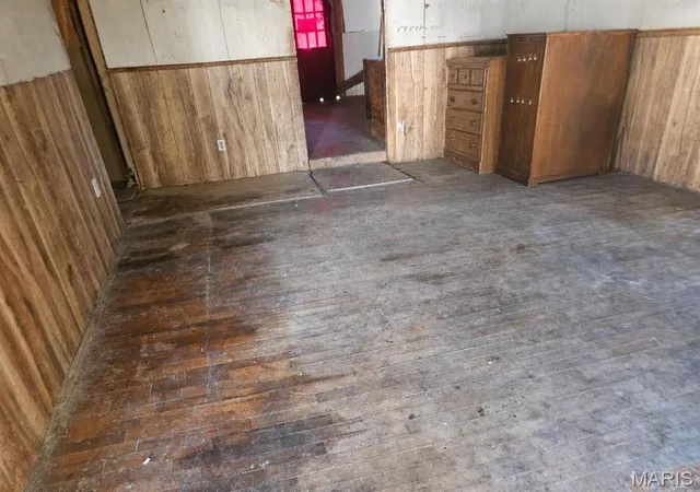 Photo 3 of Single family home for sale at 417 N Engineer Ave, Sedalia, MO 65301 | MLS# MIS26064785 | Listing updated on 2026-10-07