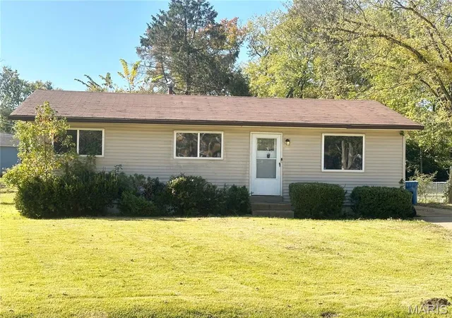 Photo 1 of Single family home for sale at 1476 Widefields Ln, Saint Louis, MO 63138 | MLS# MIS26064786 | Listing updated on 2026-10-23
