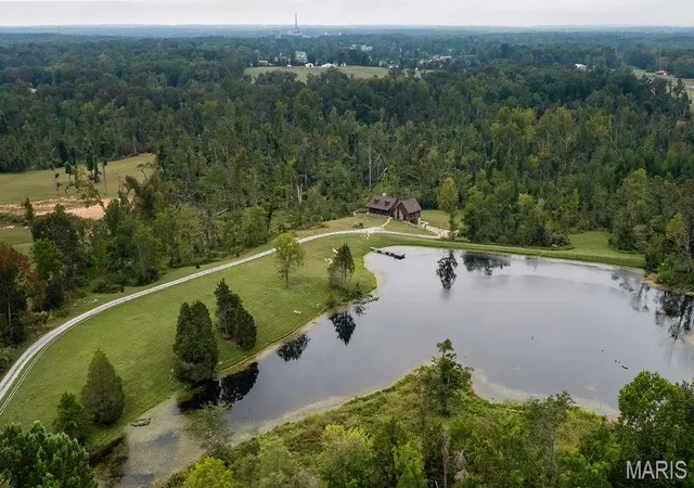 Photo 3 of Single family home for sale at 11153 Southern Hunt Rd, Marion, IL 62959 | MLS# MIS26064793 | Listing updated on 2026-10-10
