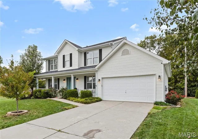 Photo 2 of Single family home for sale at 838 Emerald Pl Dr, Saint Charles, MO 63304 | MLS# MIS26064798 | Listing updated on 2026-10-20