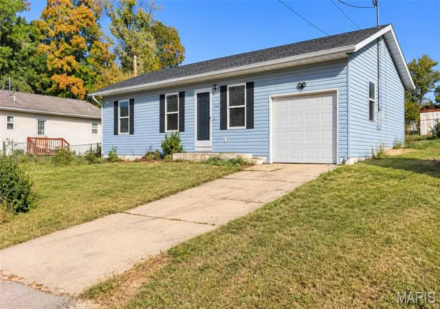 Photo 1 of Single family home for sale at 1302 E 1st Street, Salem, MO 65560 | MLS# MIS26064801 | Listing updated on 2026-10-21