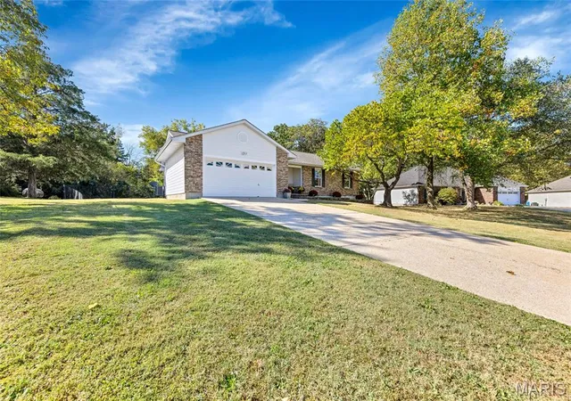 Photo 3 of Single family home for sale at 2264 Pine Lake Loop, Gray Summit, MO 63039 | MLS# MIS26064817 | Listing updated on 2026-10-22