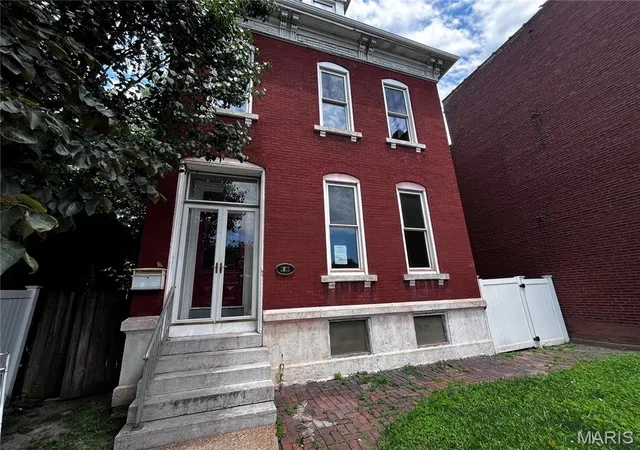 Single family home for sale at 2813 Meramec St, Saint Louis, MO 63118 | MLS# MIS26064824
