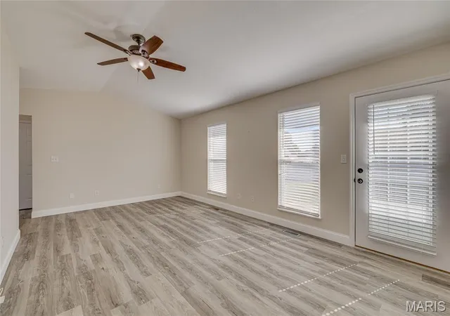 Photo 3 of Single family home for sale at 562 Oak St, Farmington, MO 63640 | MLS# MIS26064831 | Listing updated on 2026-10-09