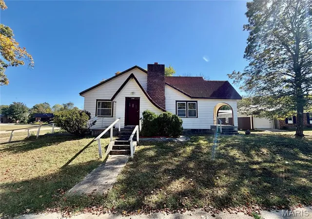 Photo 1 of Single family home for sale at 240 South 2nd, Ellington, MO 63638 | MLS# MIS26064843 | Listing updated on 2026-10-13