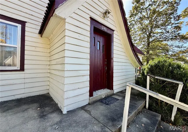 Photo 3 of Single family home for sale at 240 South 2nd, Ellington, MO 63638 | MLS# MIS26064843 | Listing updated on 2026-10-13