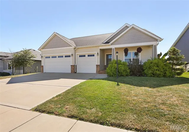 Photo 1 of Single family home for sale at 7104 Richmond Dr, Glen Carbon, IL 62034 | MLS# MIS26064847 | Listing updated on 2026-10-08