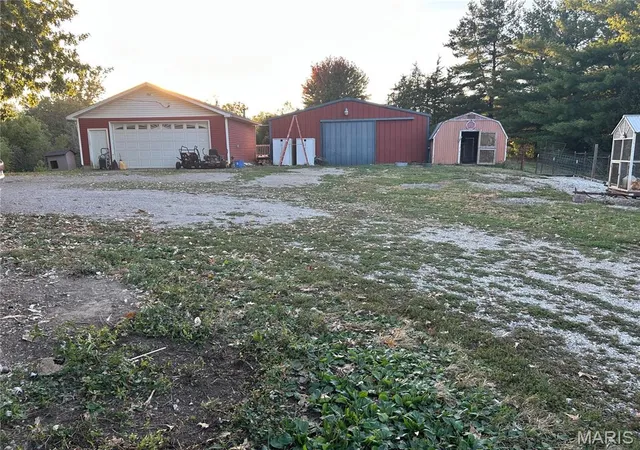 Photo 4 of Single family home for sale at 32954 Irish Ln, Brighton, IL 62012 | MLS# MIS26064848 | Listing updated on 2026-10-08