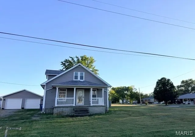 Photo 1 of Single family home for sale at 326 E Cherry St, Hoyleton, IL 62803 | MLS# MIS26064850 | Listing updated on 2026-10-09