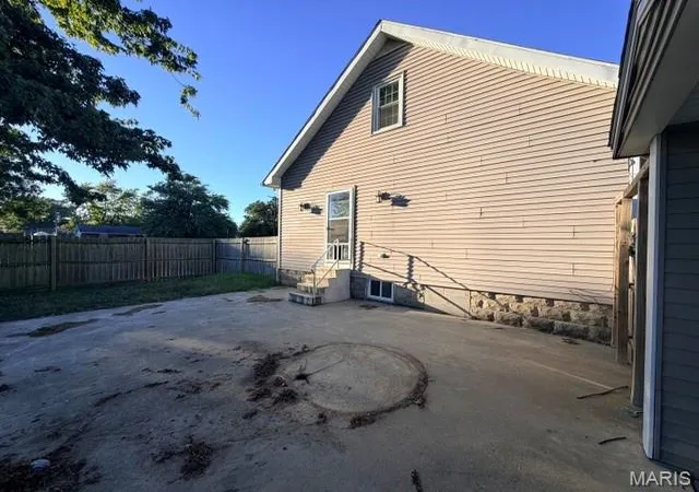 Photo 3 of Single family home for sale at 326 E Cherry St, Hoyleton, IL 62803 | MLS# MIS26064850 | Listing updated on 2026-10-09