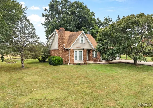 Photo 1 of Single family home for sale at 2202 Reservoir Rd, Staunton, IL 62088 | MLS# MIS26064854 | Listing updated on 2026-10-17