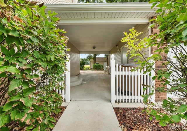 Photo 3 of Single family home for sale at 2202 Reservoir Rd, Staunton, IL 62088 | MLS# MIS26064854 | Listing updated on 2026-10-17