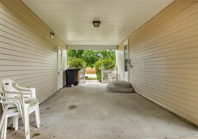 Photo 3 of Single family home for sale at 2202 Reservoir Rd, Staunton, IL 62088 | MLS# MIS26064854 | Listing updated on 2026-10-17
