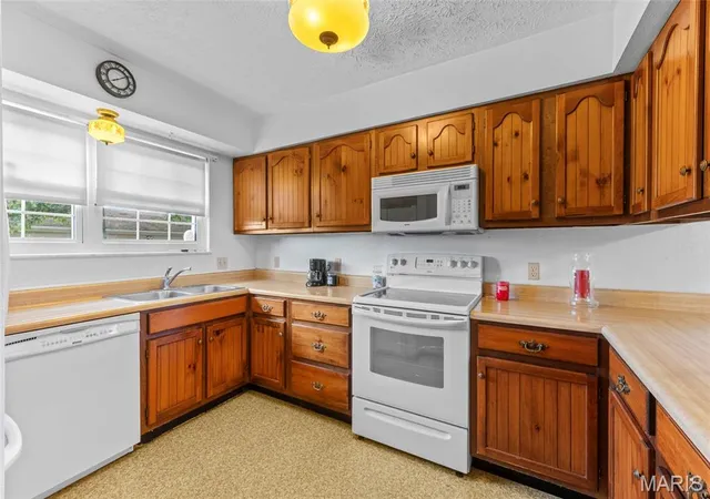 Photo 4 of Single family home for sale at 2202 Reservoir Rd, Staunton, IL 62088 | MLS# MIS26064854 | Listing updated on 2026-10-17
