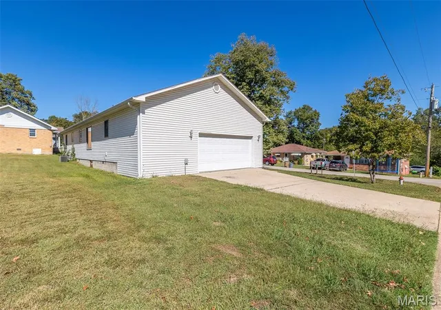 Photo 3 of Single family home for sale at 2001 Raulston Ave, Poplar Bluff, MO 63901 | MLS# MIS26064856 | Listing updated on 2026-10-08