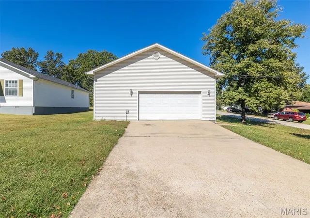 Photo 3 of Single family home for sale at 2001 Raulston Ave, Poplar Bluff, MO 63901 | MLS# MIS26064856 | Listing updated on 2026-10-08