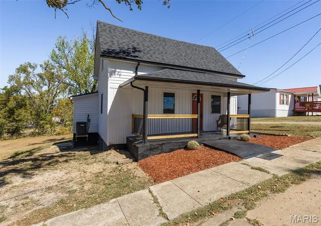 Single family home for sale at 304 Ash St, Bonne Terre, MO 63628 | MLS# MIS26064862