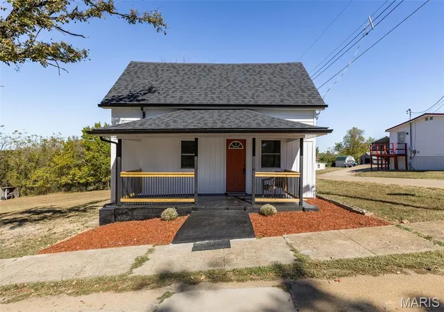 Photo 2 of Single family home for sale at 304 Ash St, Bonne Terre, MO 63628 | MLS# MIS26064862 | Listing updated on 2026-10-08