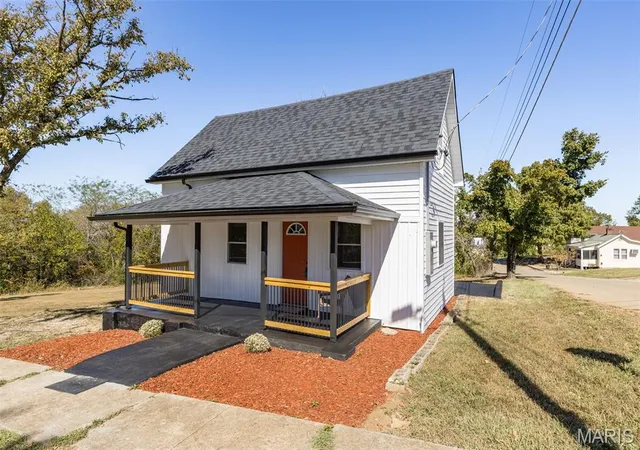 Photo 3 of Single family home for sale at 304 Ash St, Bonne Terre, MO 63628 | MLS# MIS26064862 | Listing updated on 2026-10-08