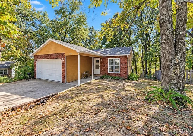 Single family home for sale at 16958 Hemlock Ln, Saint Robert, MO 65584 | MLS# MIS26064869