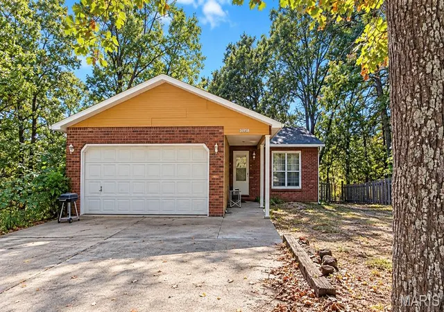 Photo 1 of Single family home for sale at 16958 Hemlock Ln, Saint Robert, MO 65584 | MLS# MIS26064869 | Listing updated on 2026-10-10