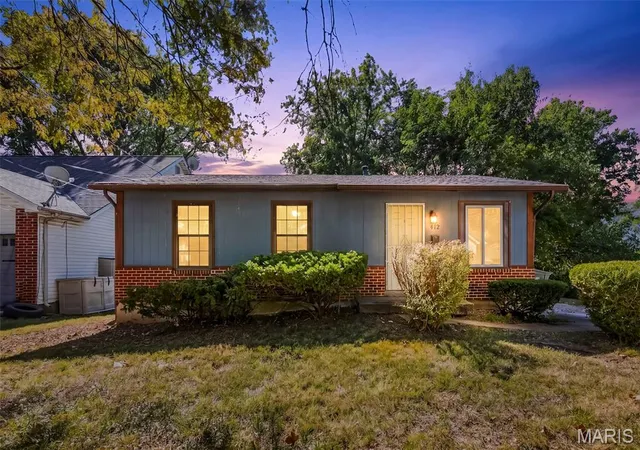 Photo 1 of Sale Pending at 412 New York St, Saint Louis, MO 63122 | MLS# MIS26064876 | Listing updated on 2026-10-18