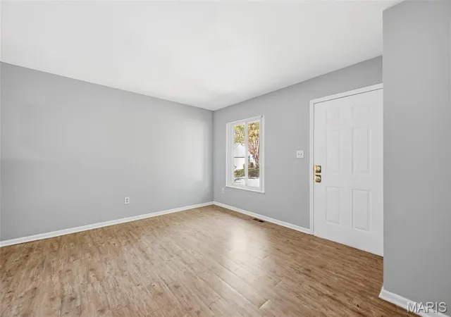 Photo 3 of Sale Pending at 412 New York St, Saint Louis, MO 63122 | MLS# MIS26064876 | Listing updated on 2026-10-18