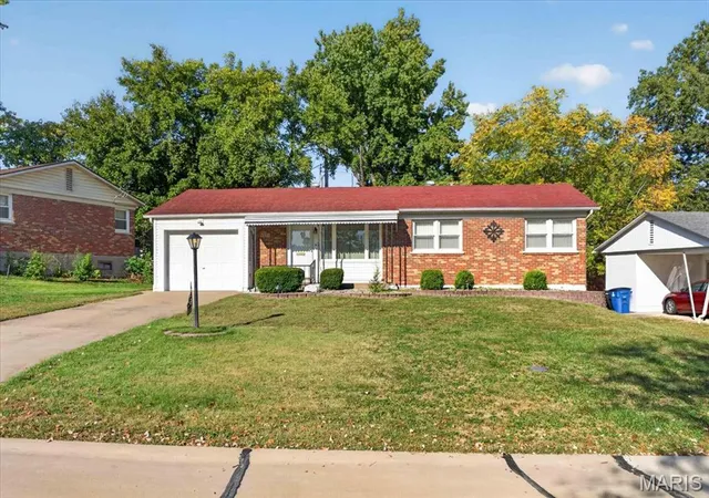 Photo 4 of Single family home for sale at 9335 Forman Rd, Saint Louis, MO 63123 | MLS# MIS26064881 | Listing updated on 2026-10-10
